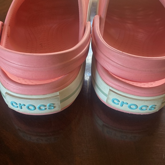 🦊 Pink/peach crocs with charms. - Picture 8 of 8